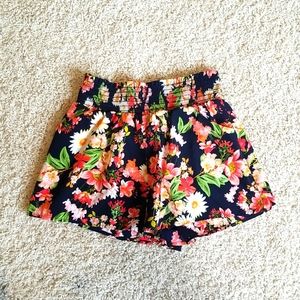 !!SUMMER SALE!! Floral silky shorts, S
